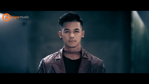 Trong Hieu doi dau voi Cuong Seven trong MV nhac phim 'Loi Bao' hinh anh