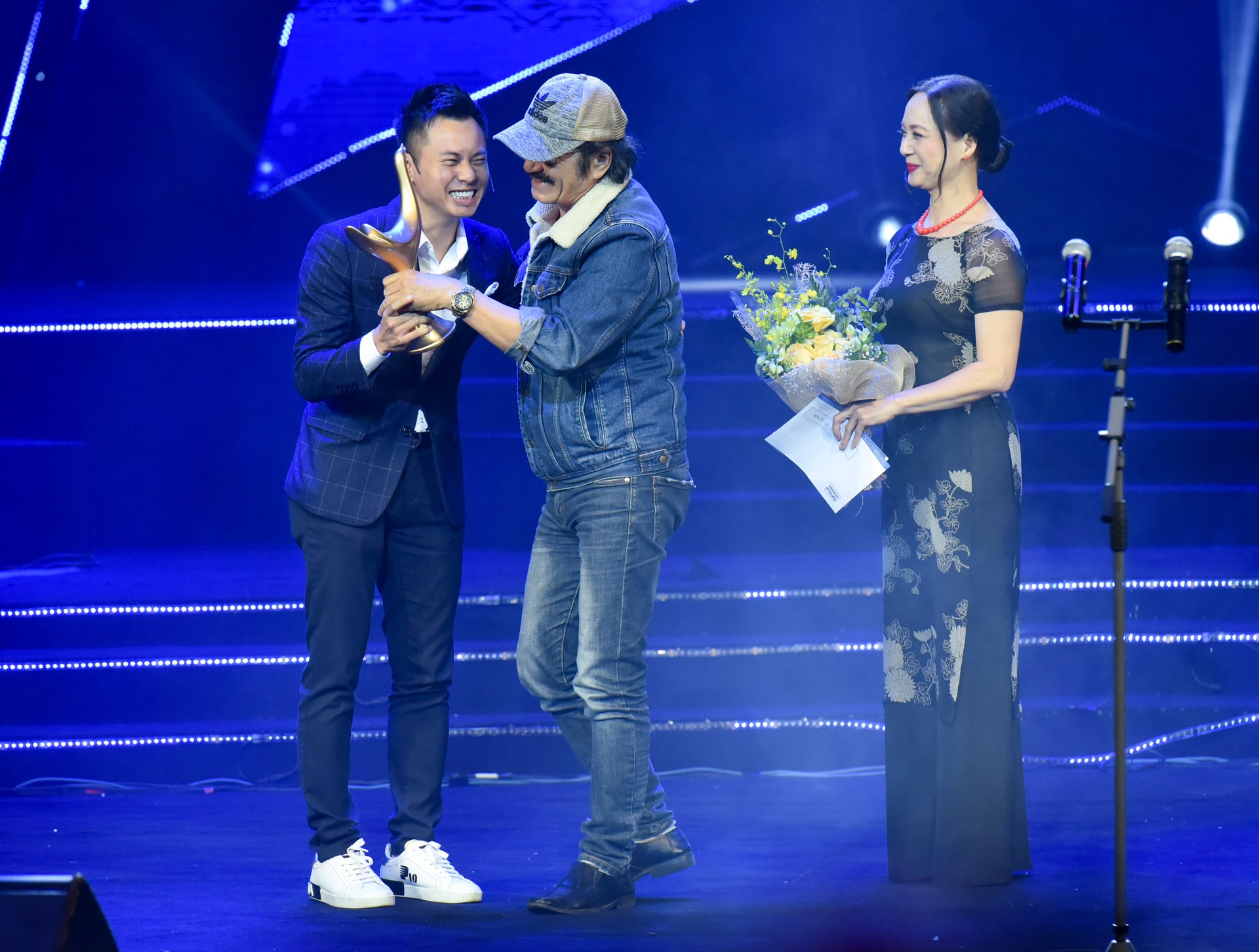 le trao giai cong hien 2018 anh 16