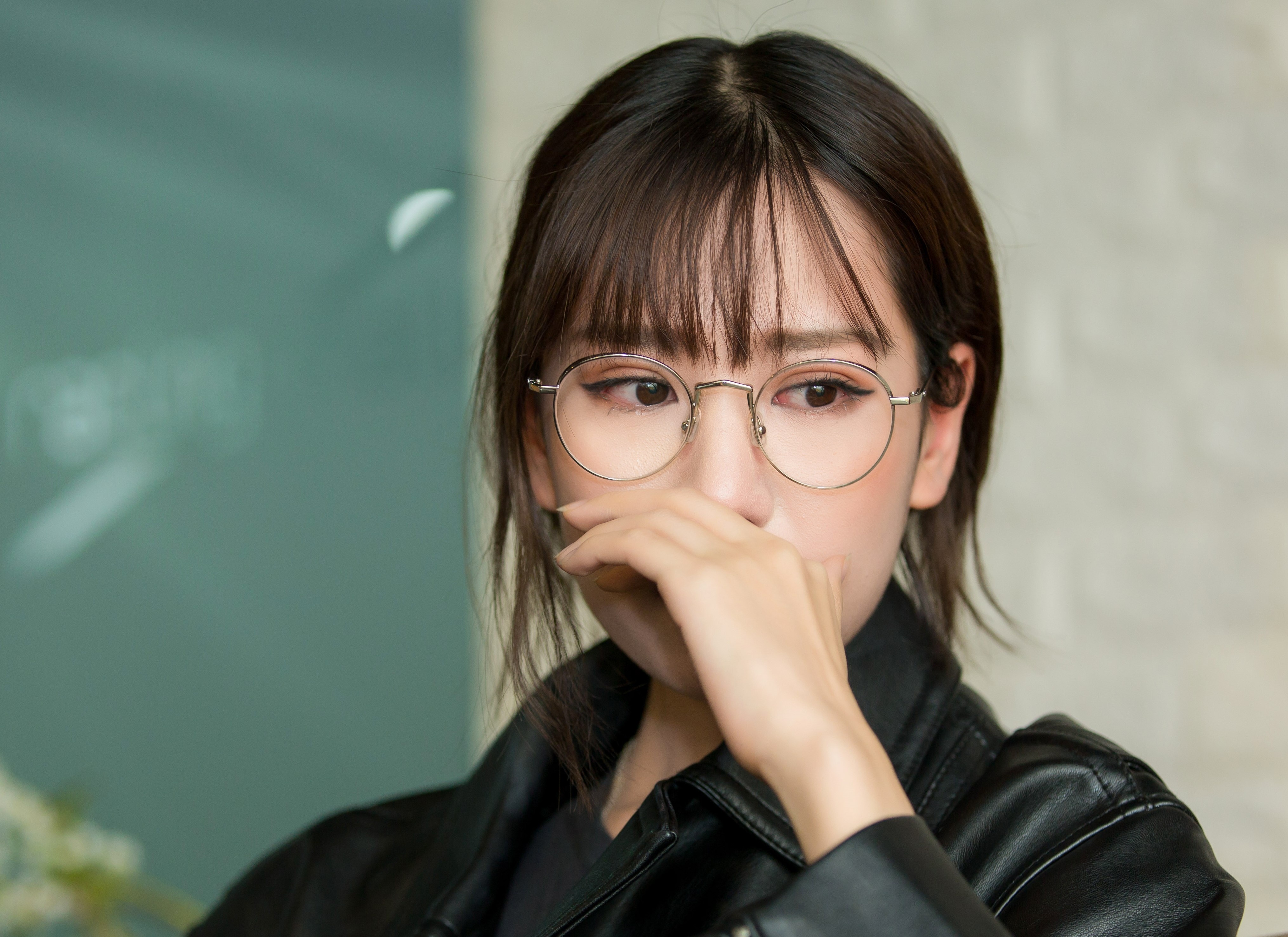 Min khoc khong ngung khi nhac ve fan hinh anh