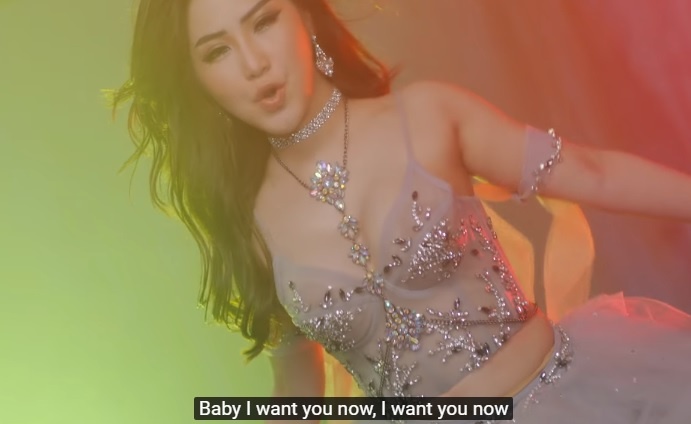 MV 'I Want You Now' - Huong Tram hinh anh