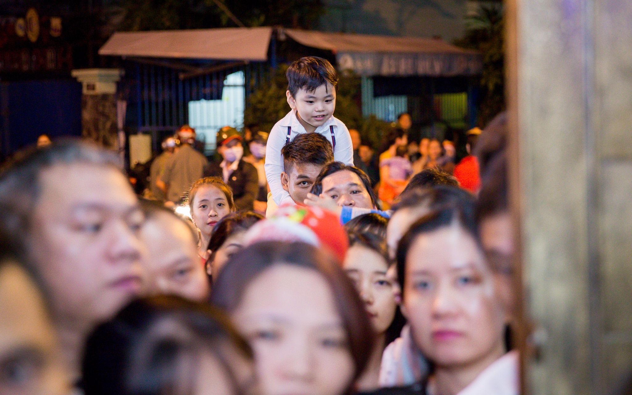 nguoi dan den nha dam vinh hung choi noel anh 13