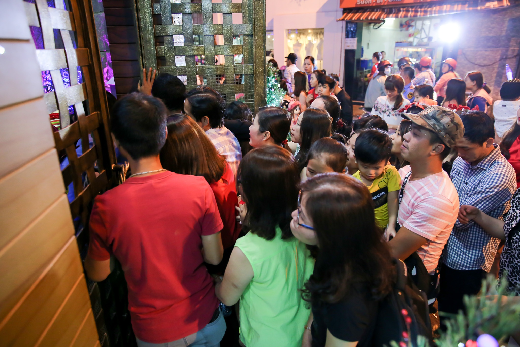 nguoi dan den nha dam vinh hung choi noel anh 2