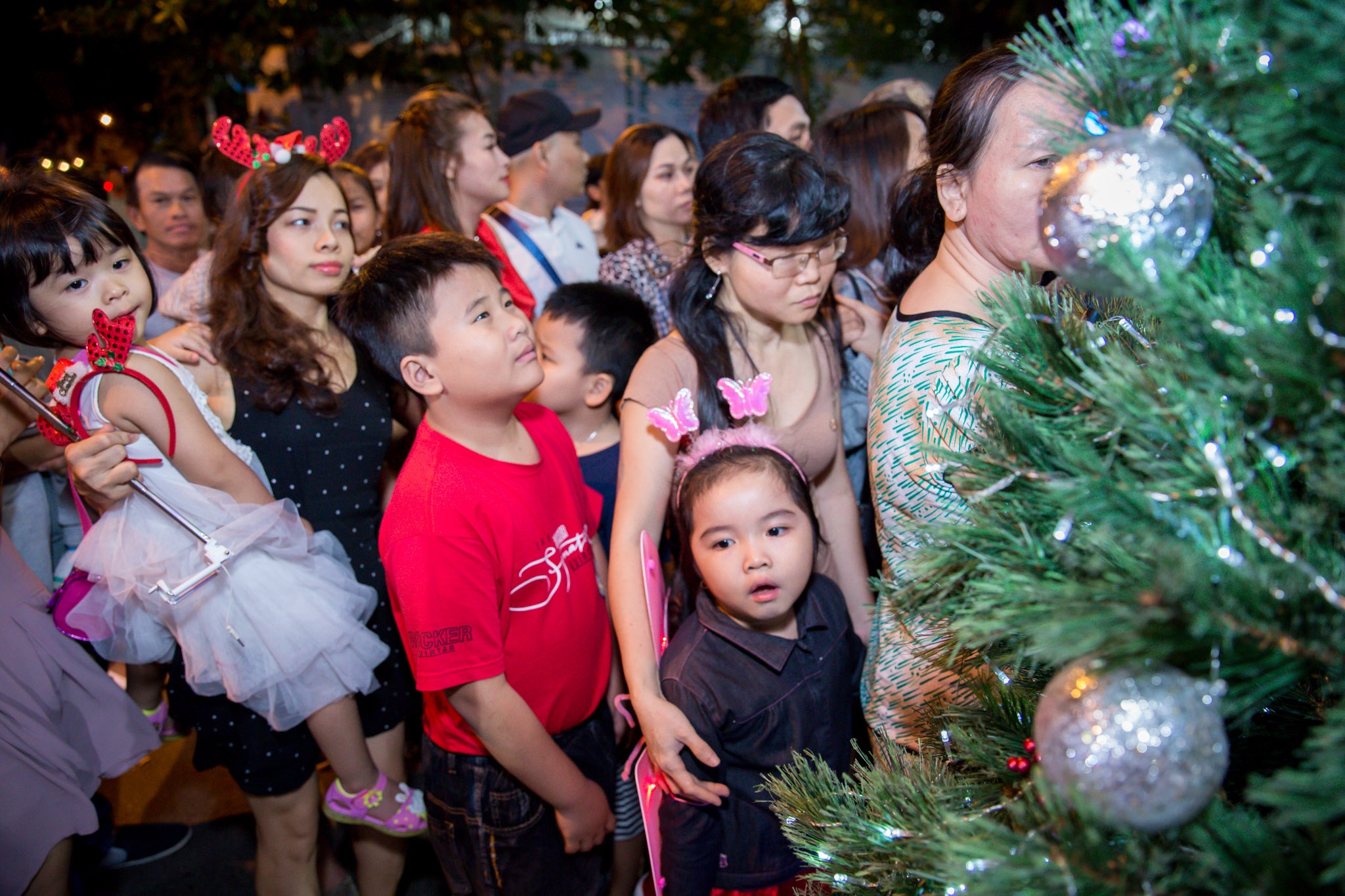 nguoi dan den nha dam vinh hung choi noel anh 5