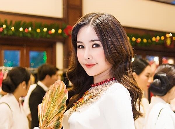 Hoa hau Dai duong bac chuyen mua ao dai 700 trieu roi 'chay lang' hinh anh
