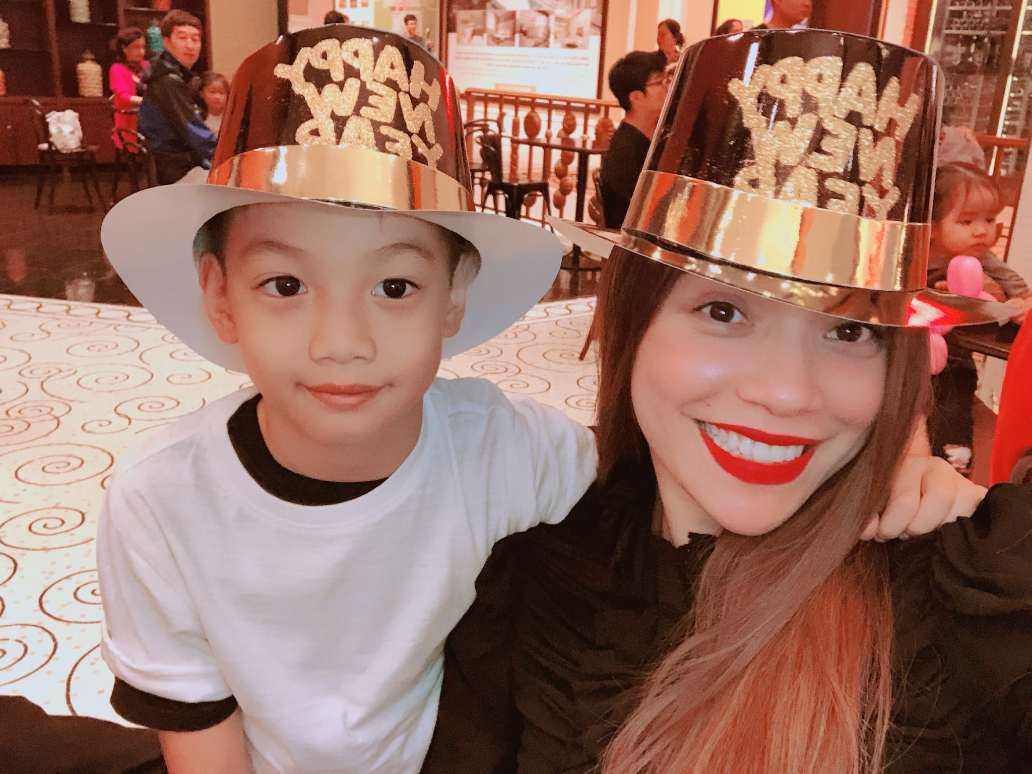 Sao Viet don 2018: Ha Ho chay so voi con trai, My Tam vuot ma Isaac hinh anh