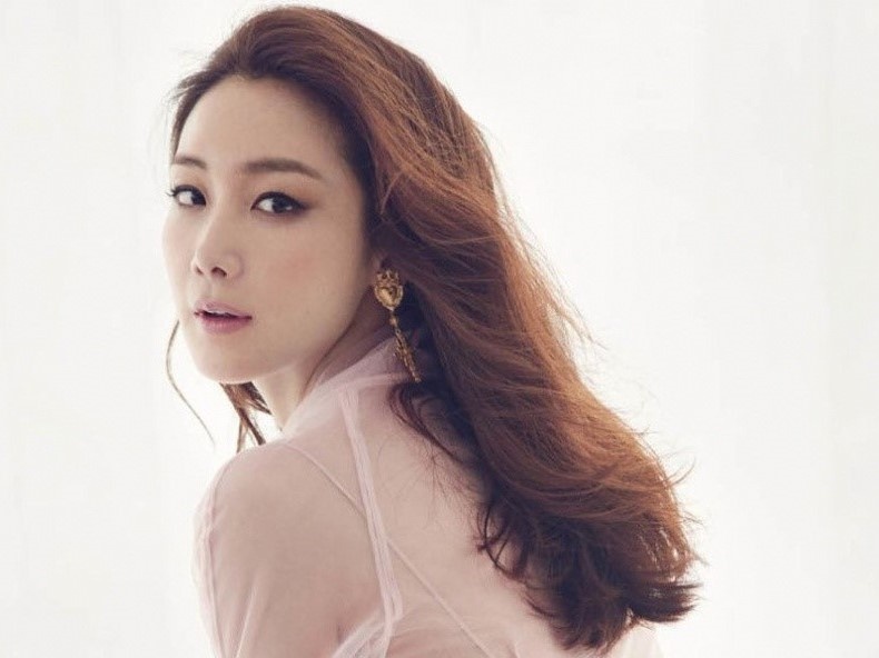 Choi Ji Woo: Sieu sao Hallyu giau su, binh di song, lang le lay chong hinh anh