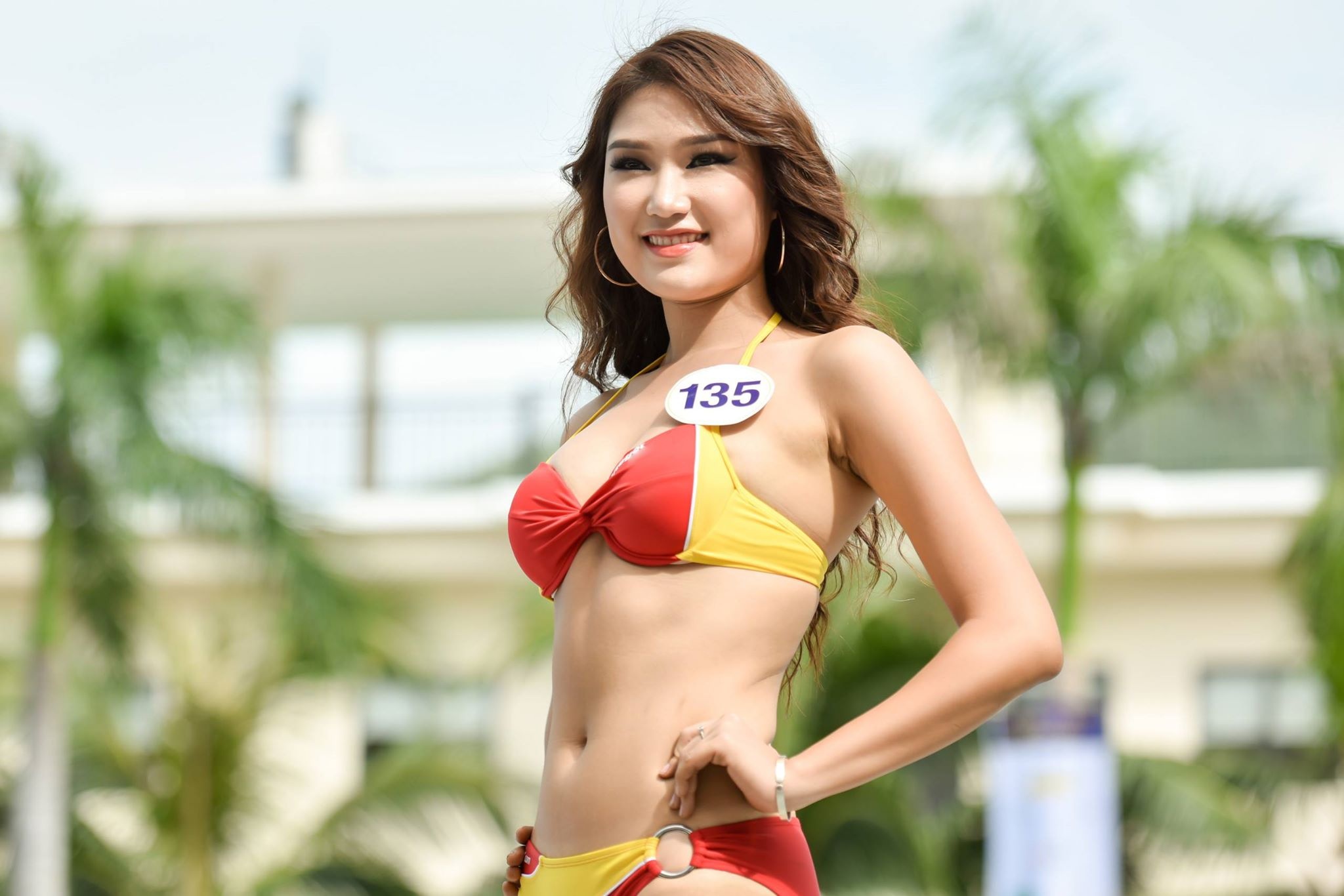 Thi sinh Hoa hau Hoan vu Viet Nam lo eo ngan mo, dui to khi thi ao tam hinh anh