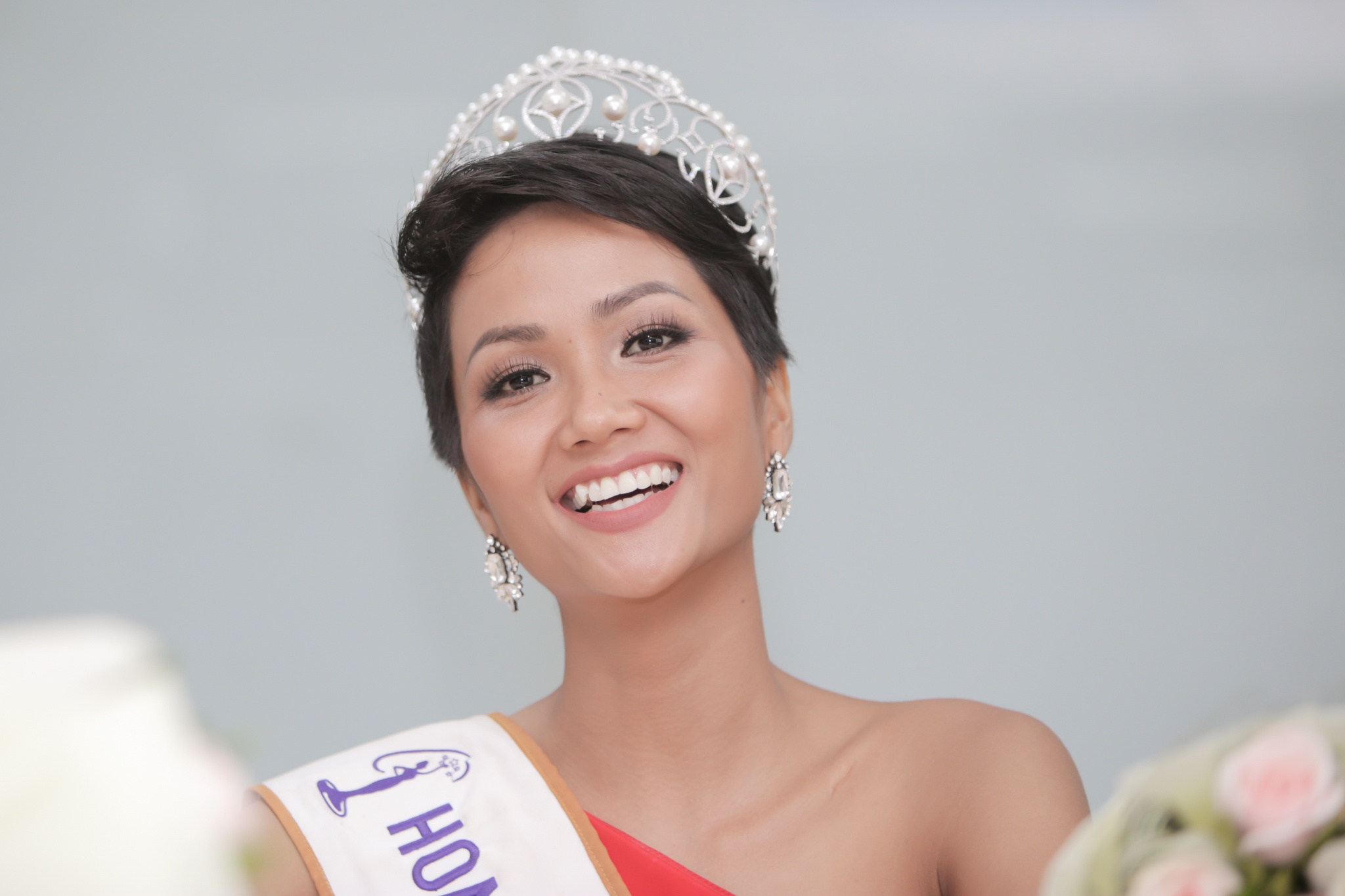 Hoa hau H'Hen Nie: 'Toi chua tung co ban trai, chua biet yeu la gi' hinh anh