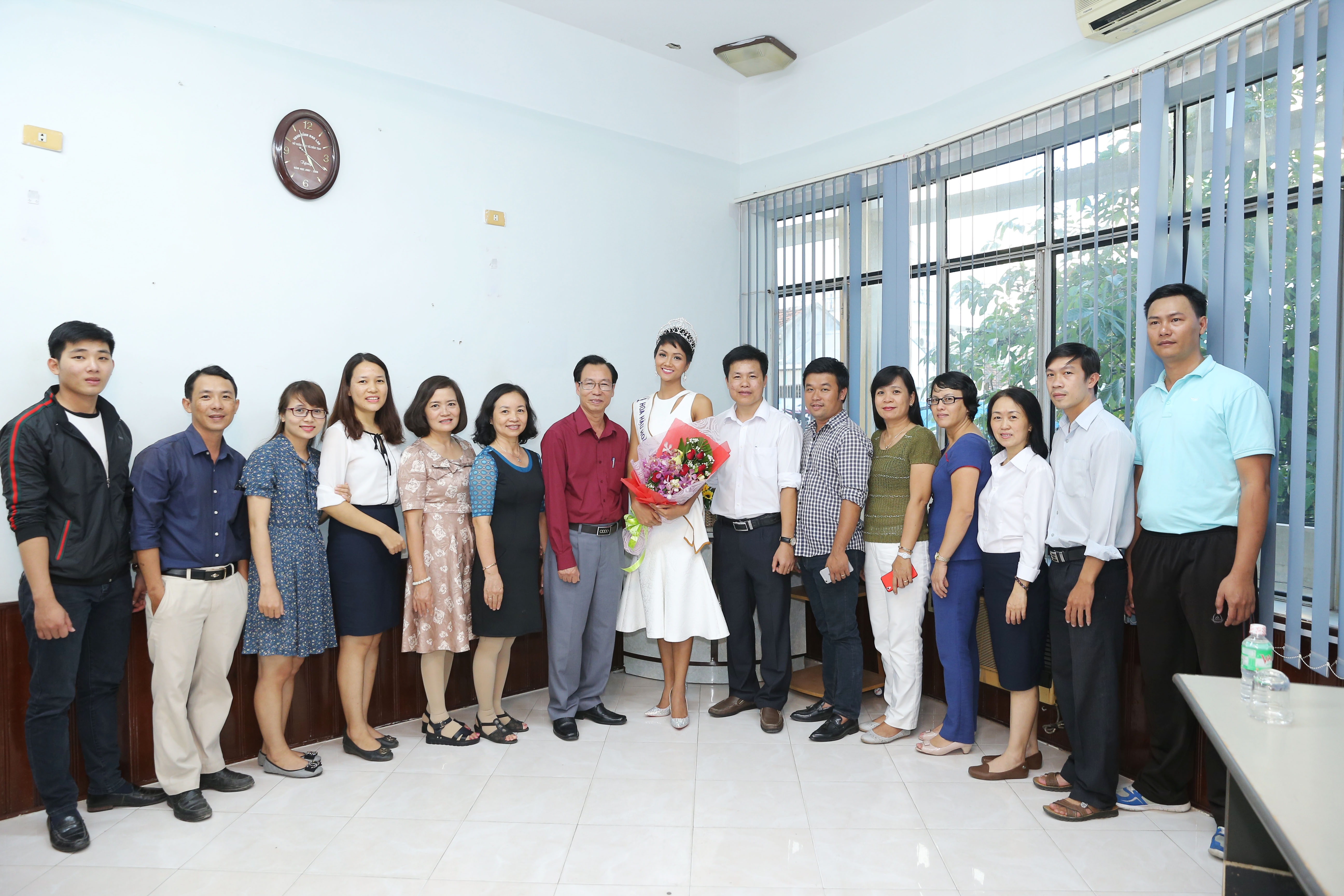 hoa hau h hen nie ve tham truong cu anh 2