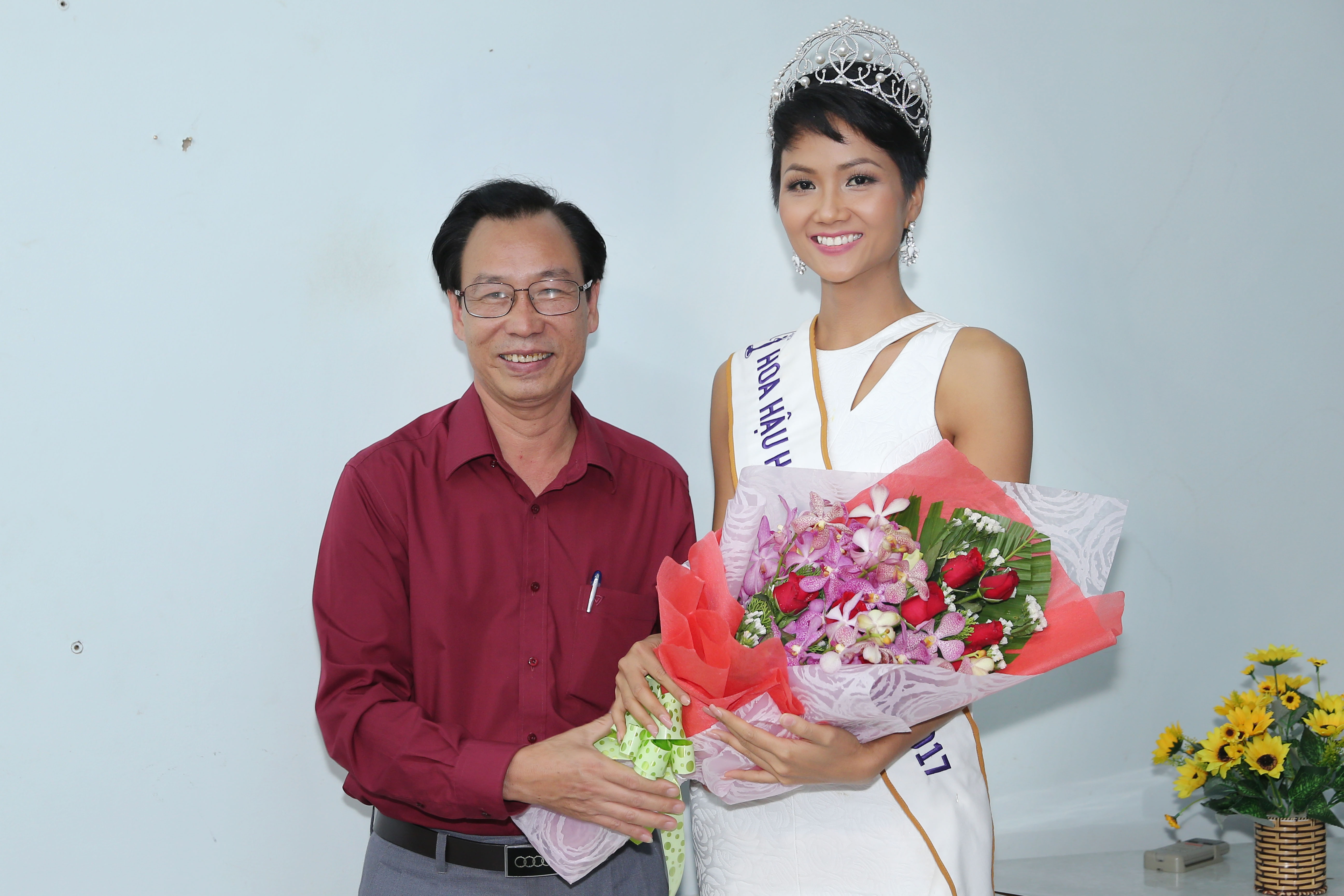 hoa hau h hen nie ve tham truong cu anh 3