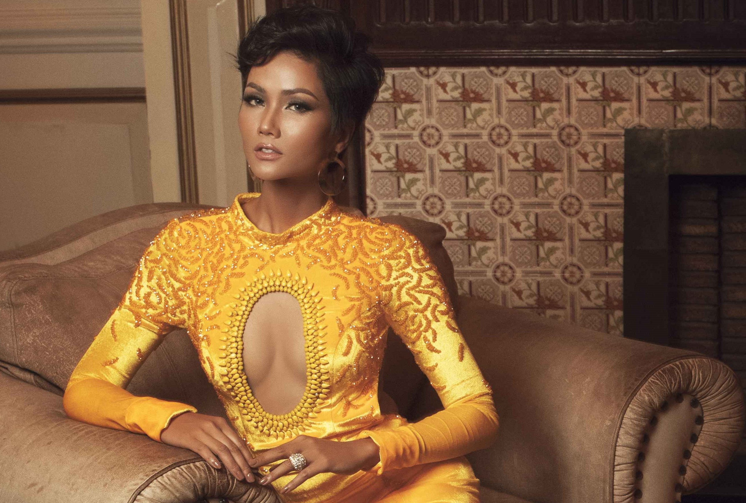 Phong vien Dao Tuan xin loi hoa hau H'Hen Nie vi loi miet thi hinh anh