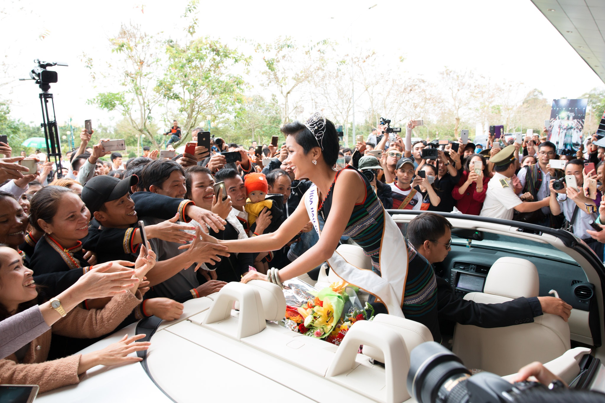 hoa hau hoan vu h hen nie ve que anh 5