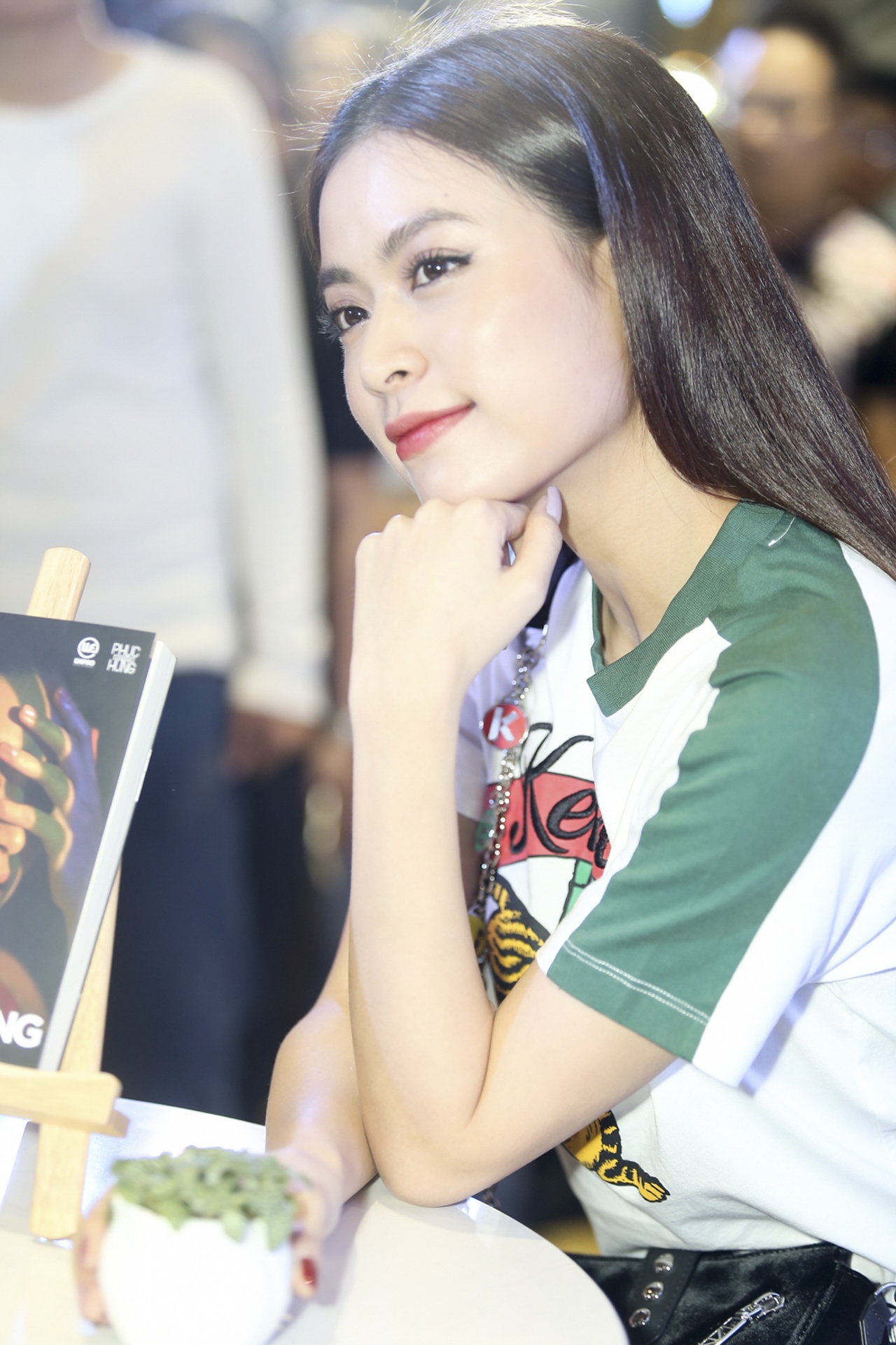 hoang thuy linh ky tang tu truyen anh 15