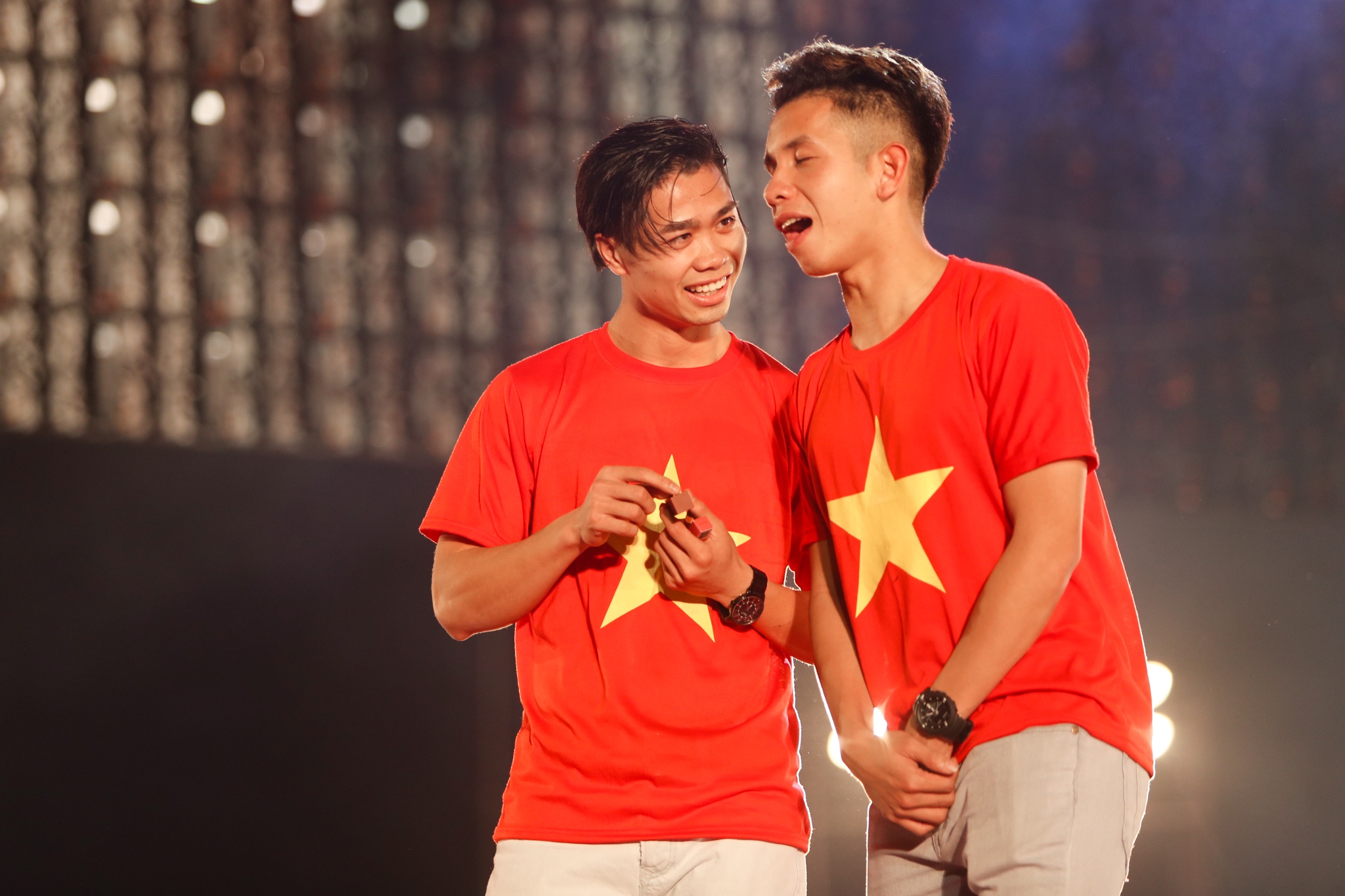 công phượng u23 tặng son cho mỹ tâm ảnh 1 cong phuong u23 tang son cho my tam anh 1