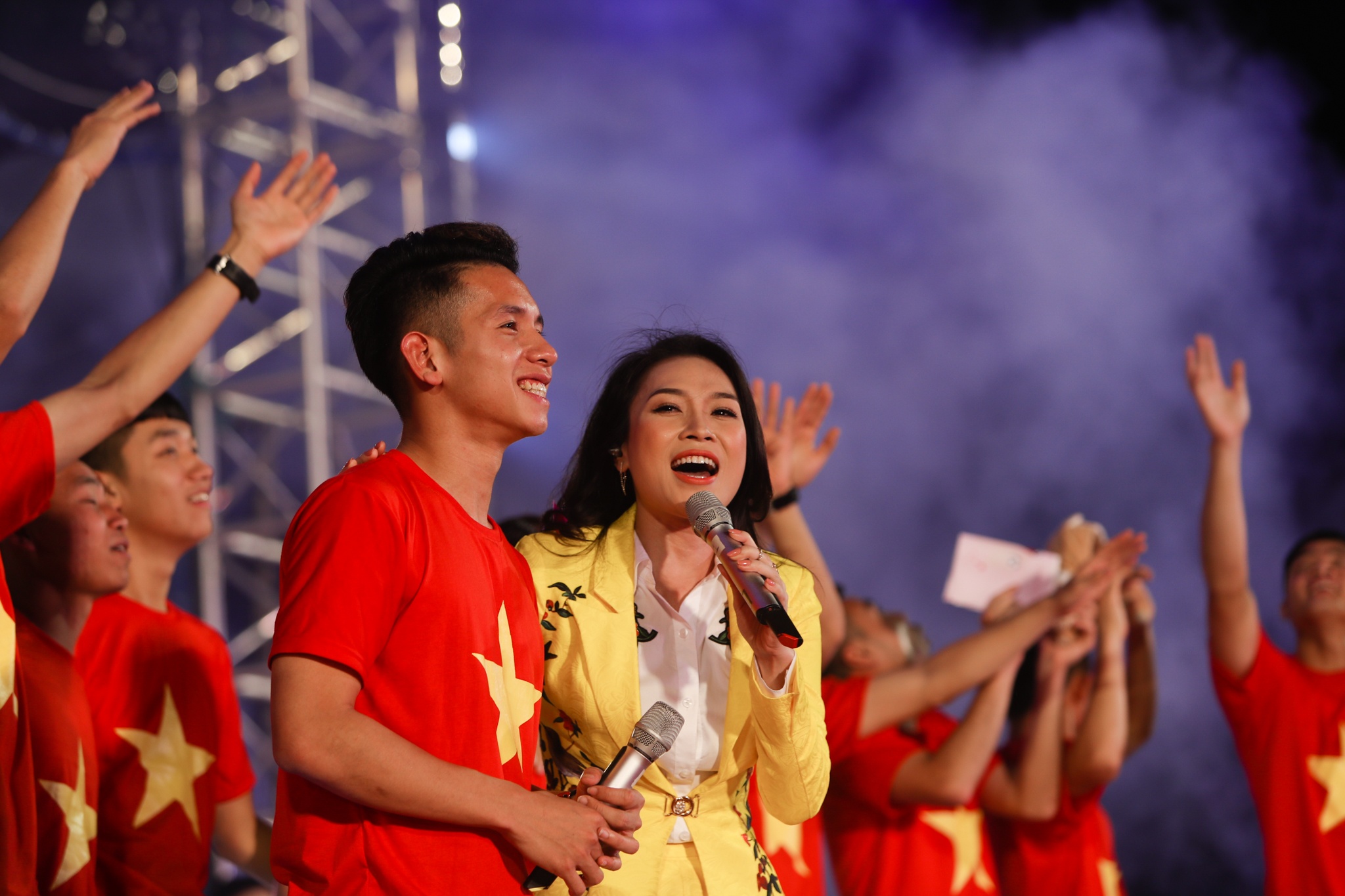 công phượng u23 tặng son cho mỹ tâm ảnh 5 cong phuong u23 tang son cho my tam anh 5