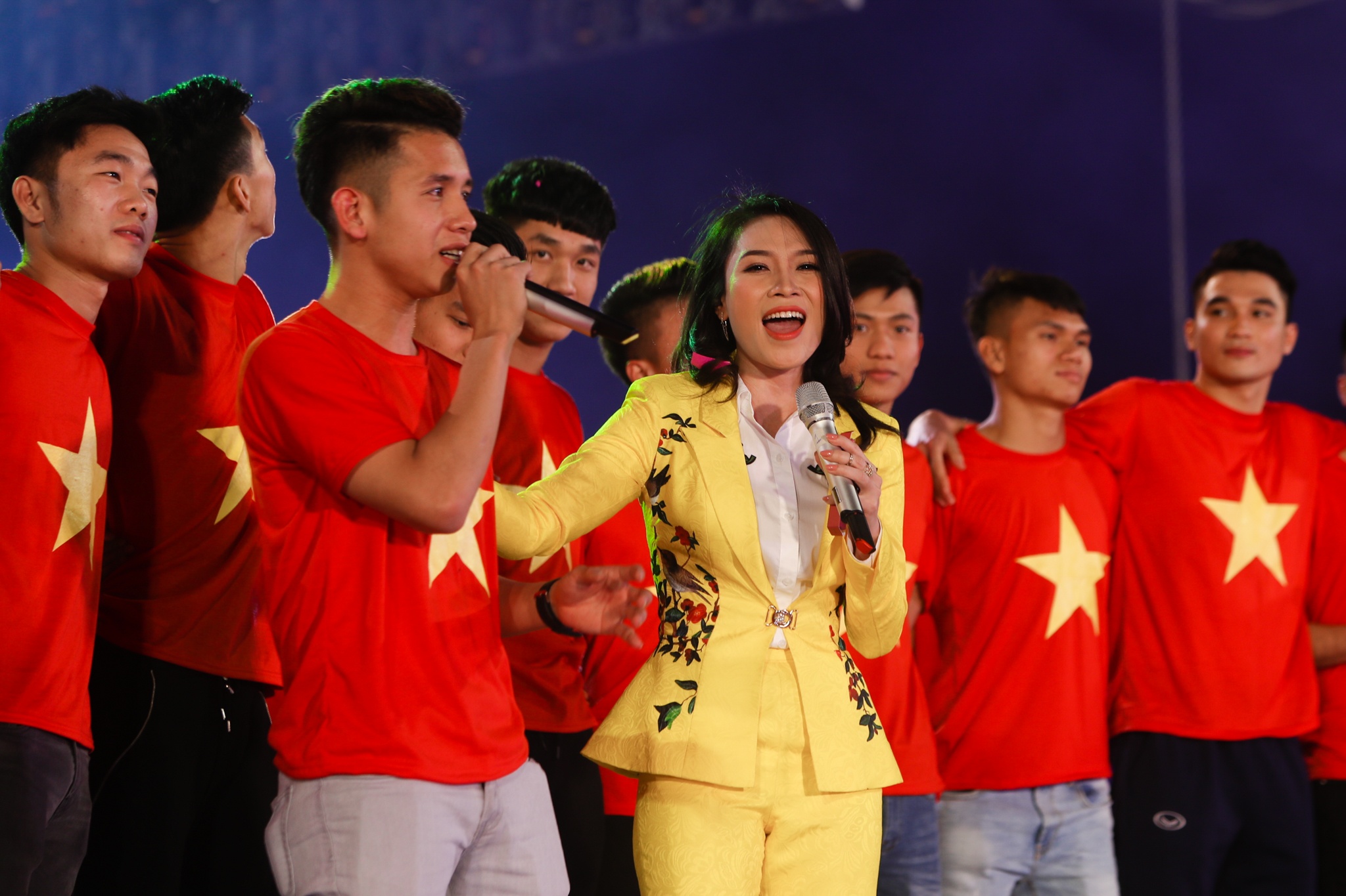 công phượng u23 tặng son cho mỹ tâm ảnh 6 cong phuong u23 tang son cho my tam anh 6