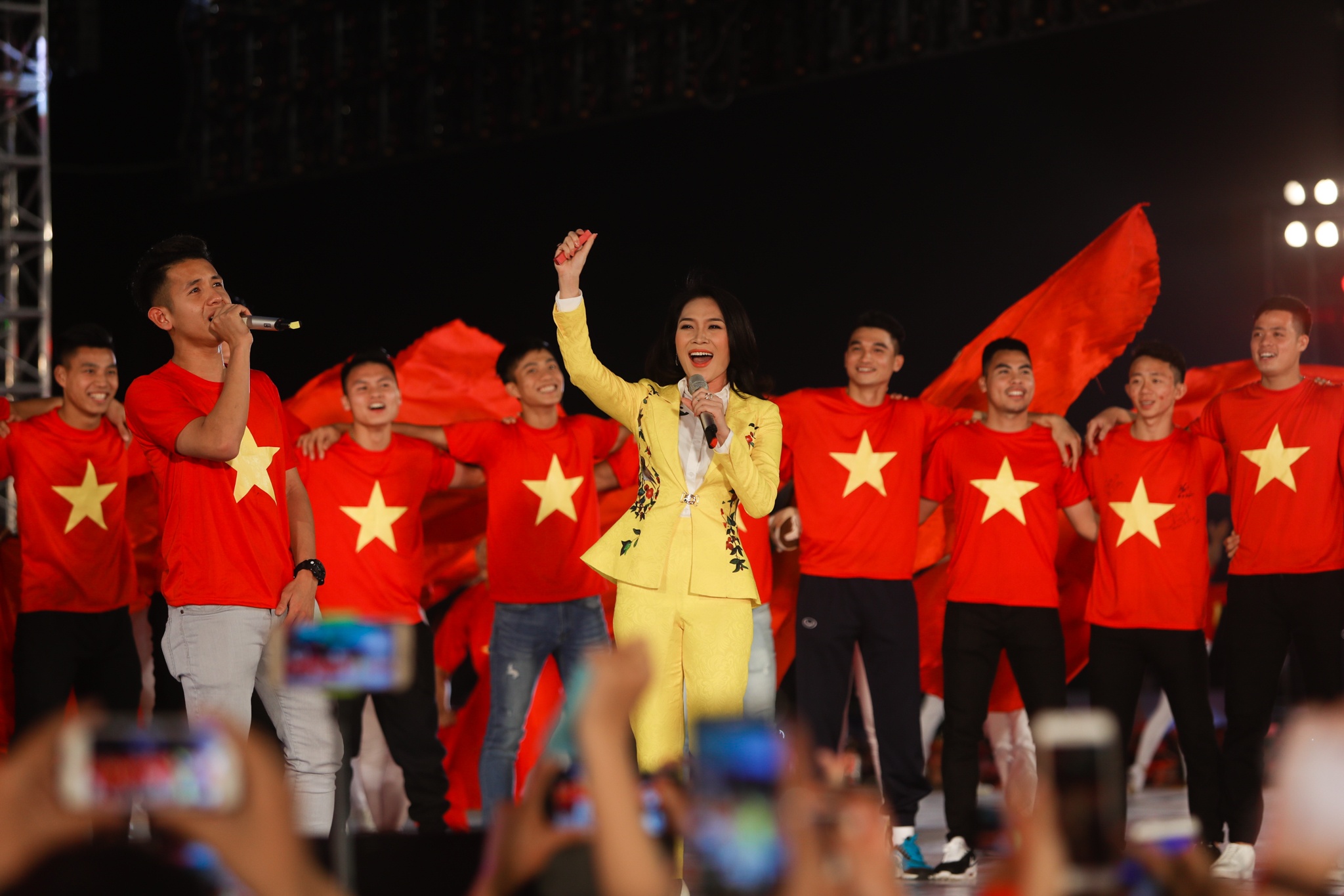 công phượng u23 tặng son cho mỹ tâm ảnh 9 cong phuong u23 tang son cho my tam anh 9