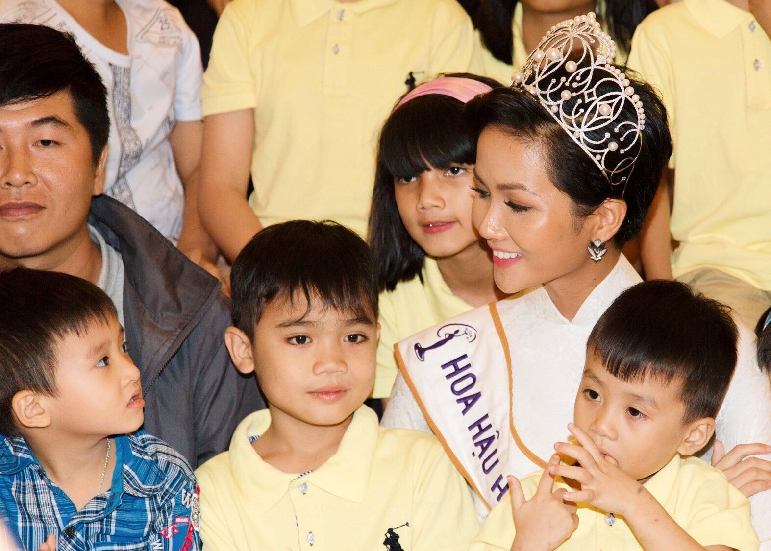 Tron mot thang sau dang quang, Hoa hau H'Hen Nie lam duoc nhung gi? hinh anh