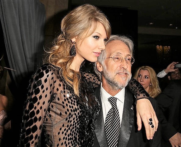 chu tich grammy che bai nu gioi anh 3