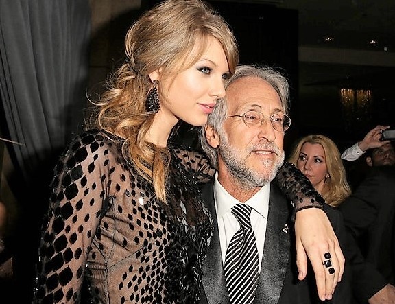 Che bai nu gioi, chu tich Grammy bi 6 nha san xuat che co hu hinh anh