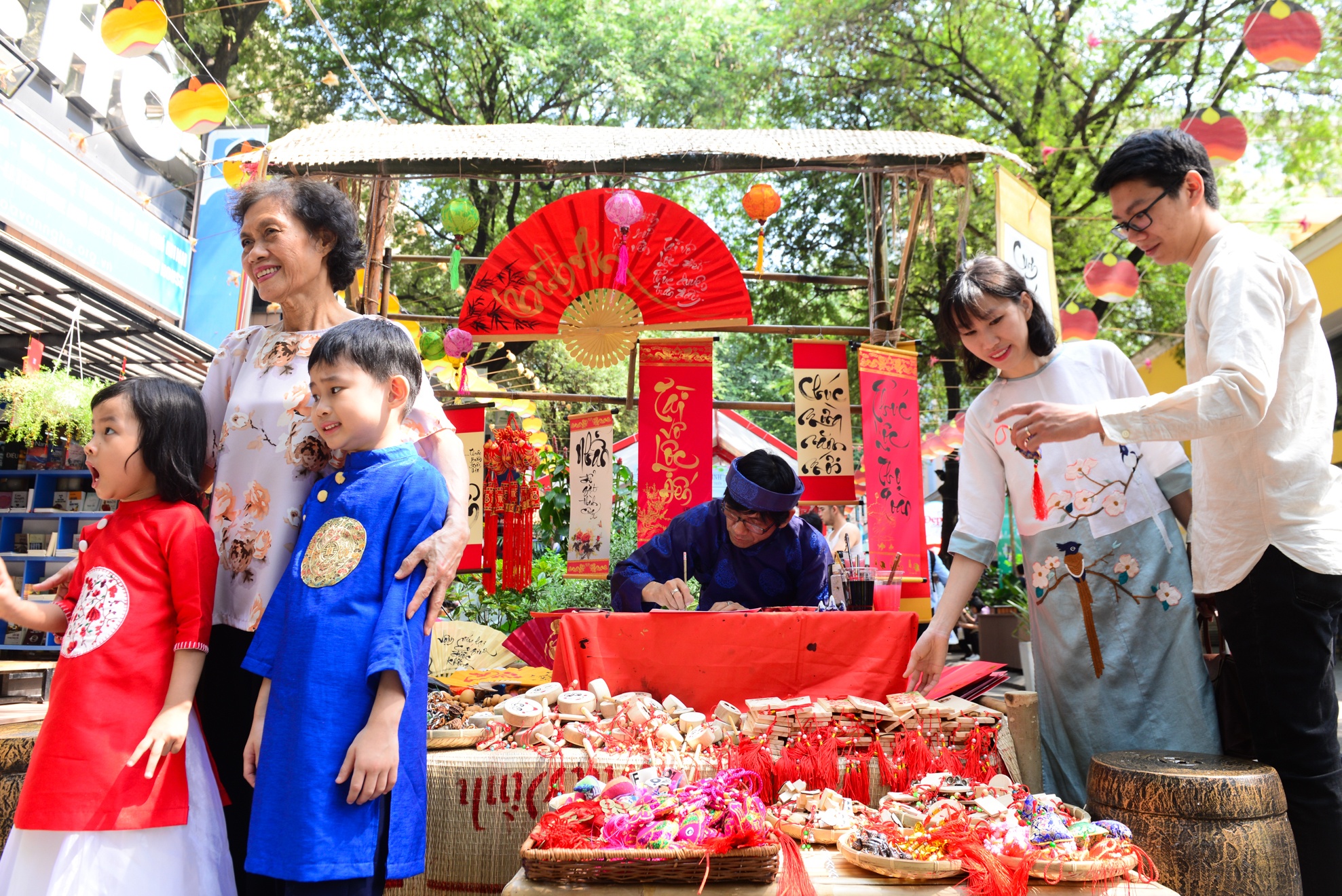 duong sach tphcm mo xuyen Tet anh 4