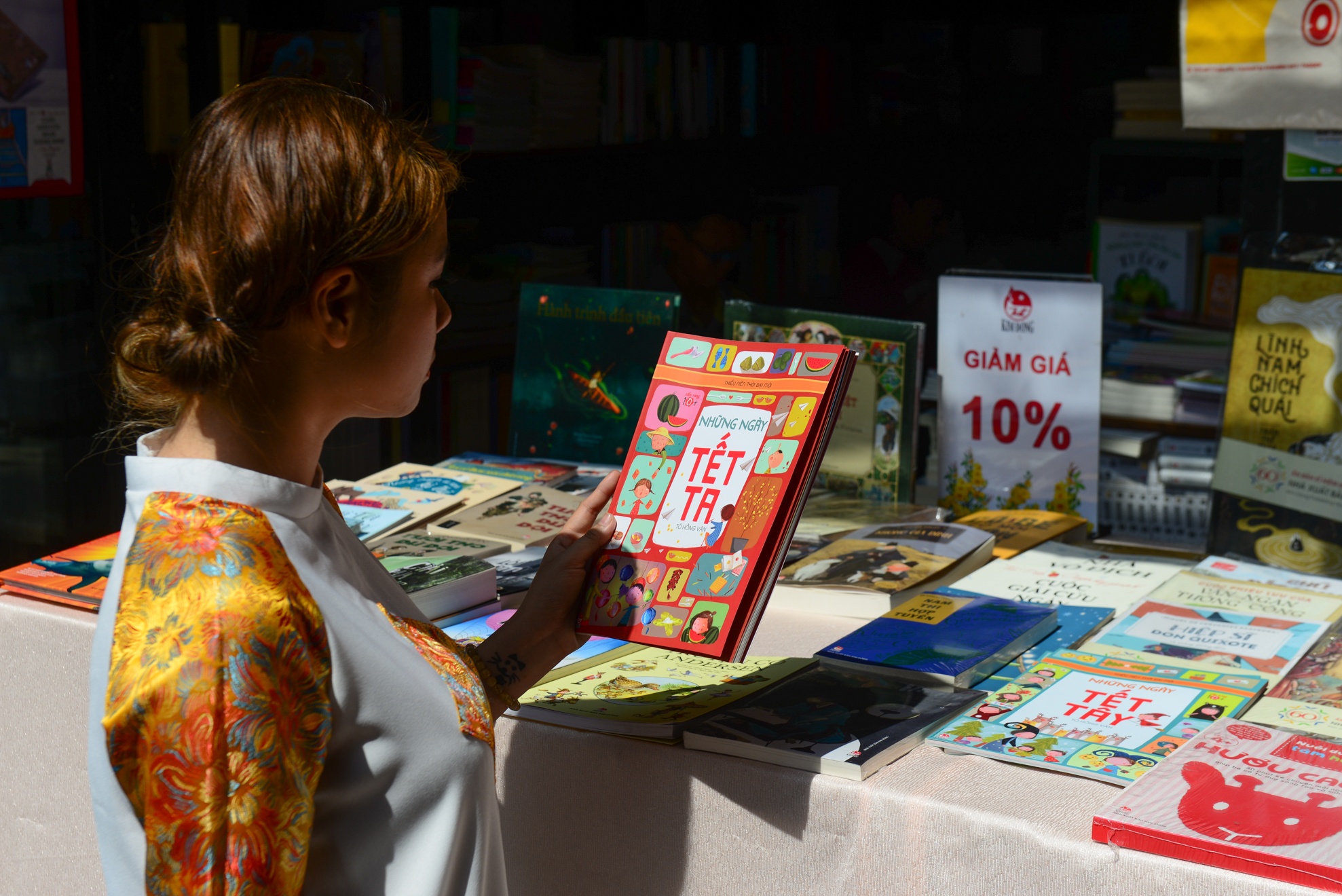 duong sach tphcm mo xuyen Tet anh 7