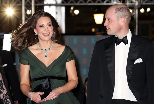 Len an mau vay Kate Middleton, phong trao chong lam dung dan cuc doan? hinh anh