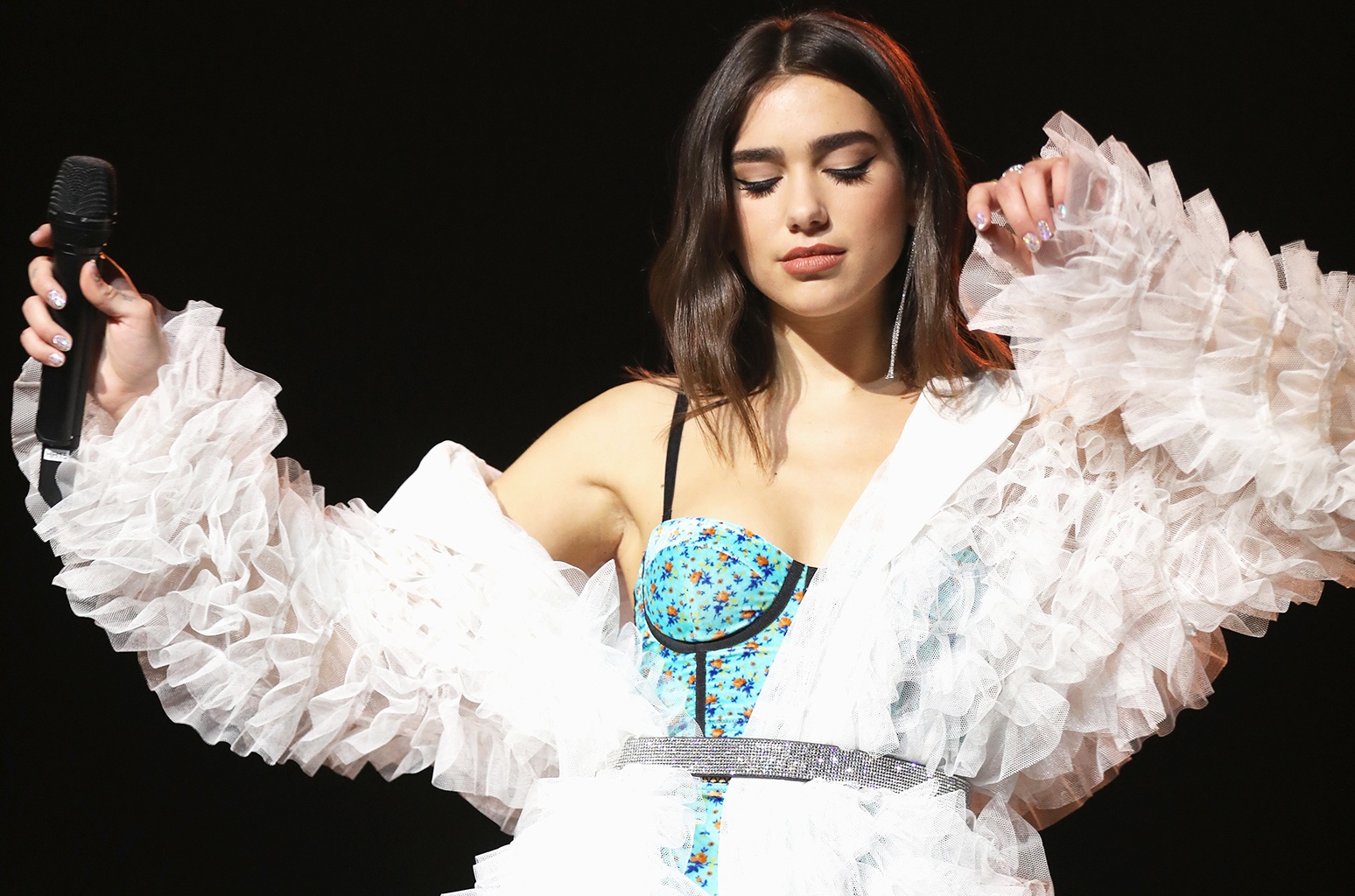 dua lipa xinh đẹp và nổi loạn ảnh 2 dua lipa xinh dep va noi loan anh 2