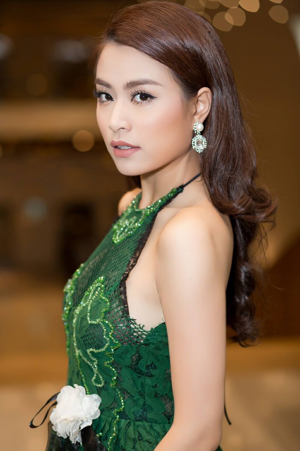 nhà báo chấp bút tự truyện Hoàng Thùy Linh ảnh 2 nha bao chap but tu truyen Hoang Thuy Linh anh 2