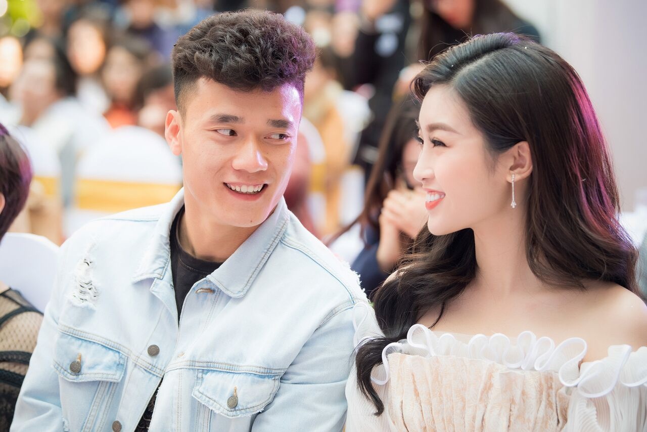 Hoa hau Do My Linh va Bui Tien Dung thu hut chu y o su kien hinh anh