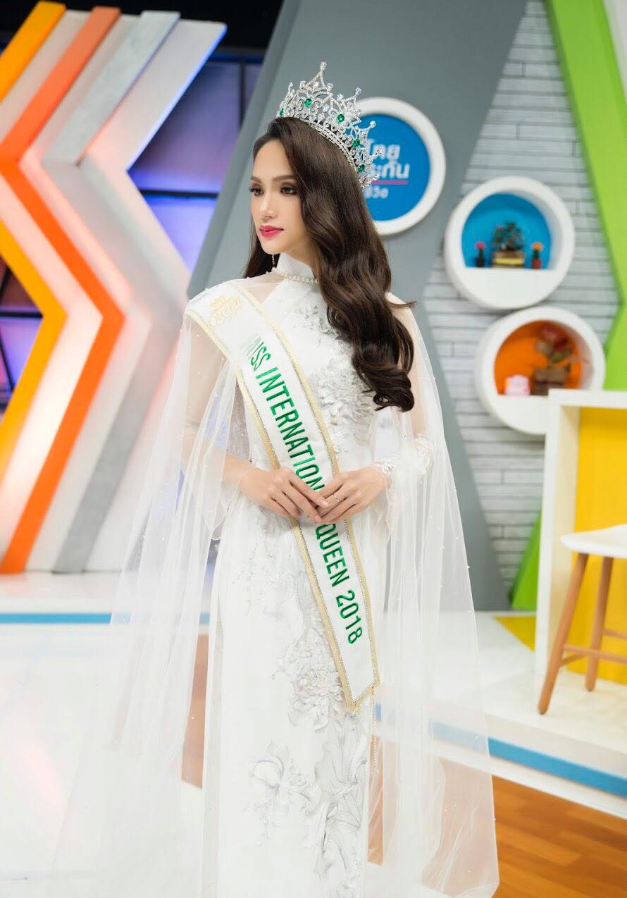 hương giang đăng quang hoa hậu chuyển giới ảnh 5 huong giang dang quang hoa hau chuyen gioi anh 5