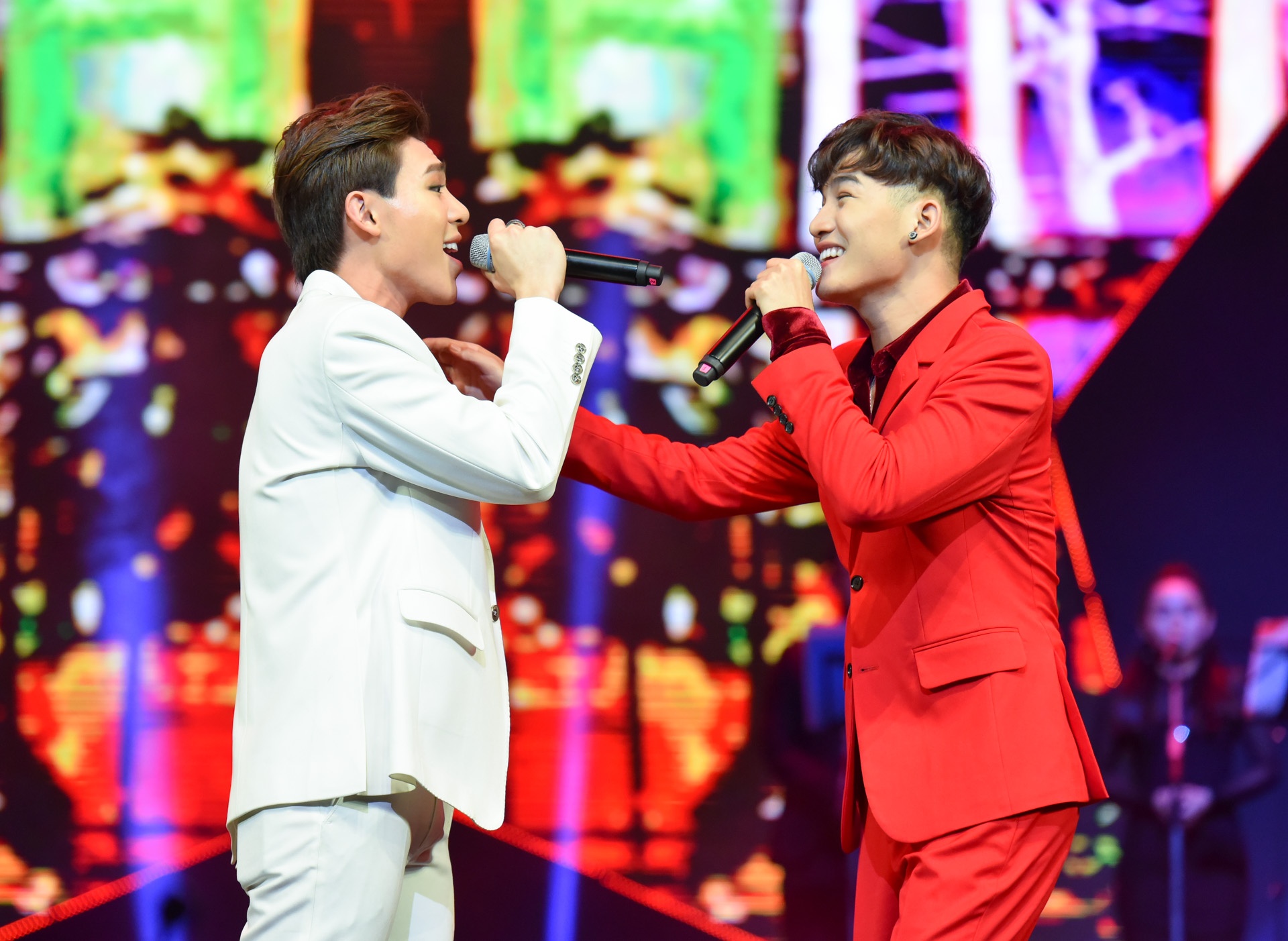 le trao giai cong hien 2018 anh 3