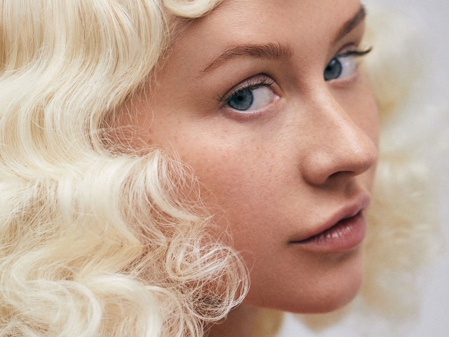 Christina Aguilera tu tin voi mat tan nhang tren tap chi hinh anh