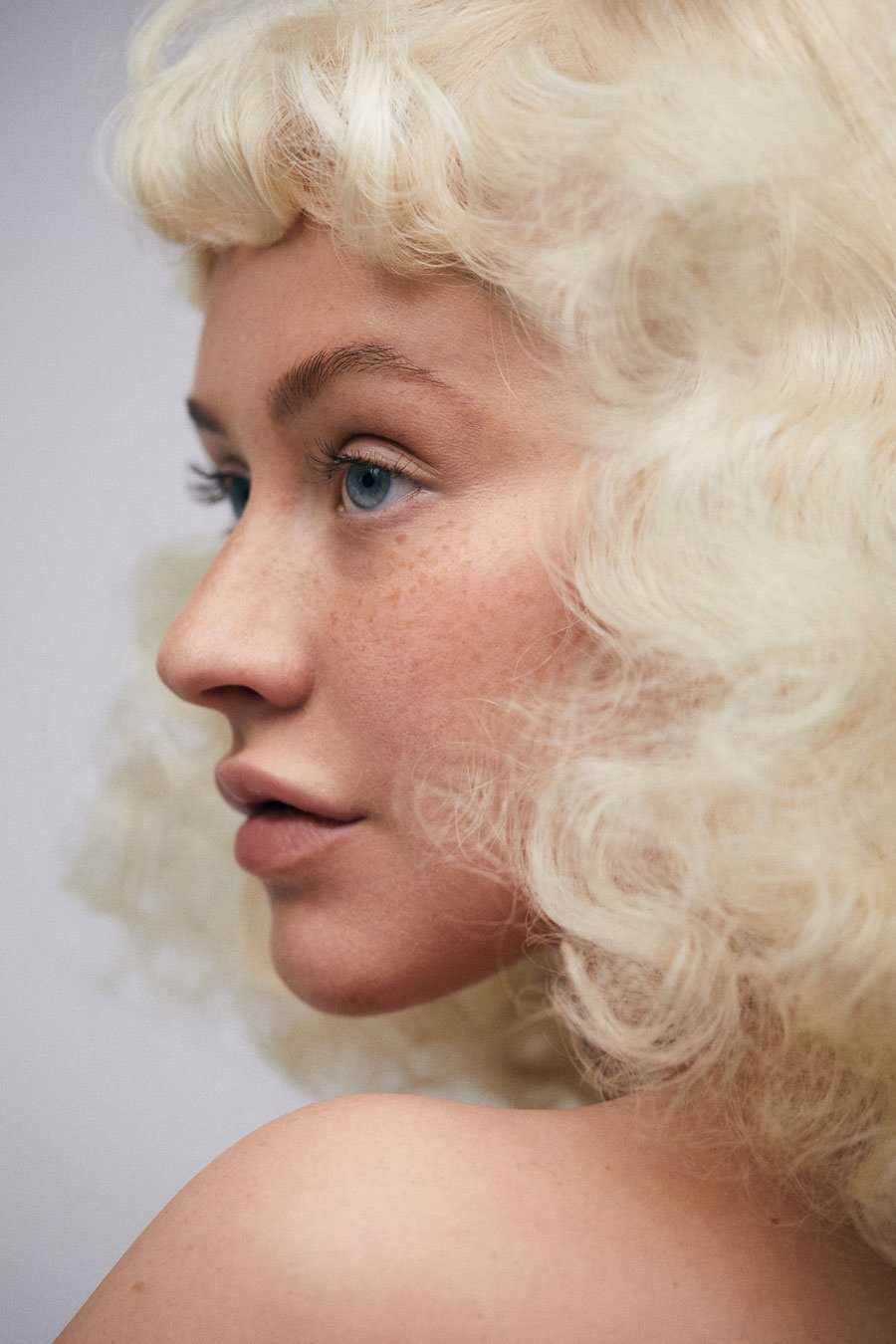 christina aguilera để mặt tàn nhang trên tạp chí ảnh 2 christina aguilera de mat tan nhang tren tap chi anh 2