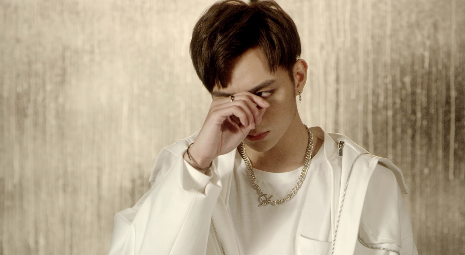 MV I Know U Know - Soobin Hoang Son hinh anh