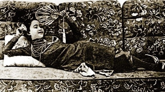 Can canh 'Co Ba Sai Gon' tung doat ngoi hoa hau ao dai dau tien hinh anh