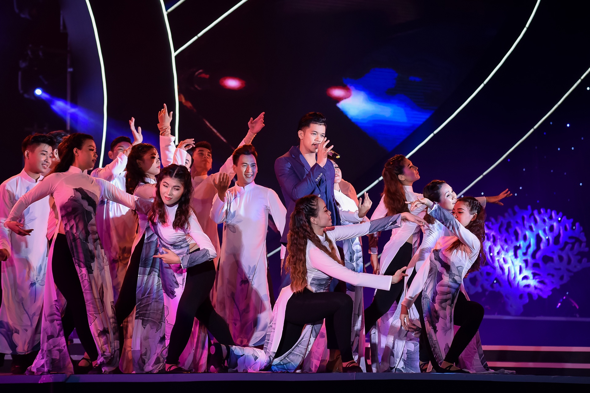 Ho ngoc ha hat chung ket hoa hau bien anh 10