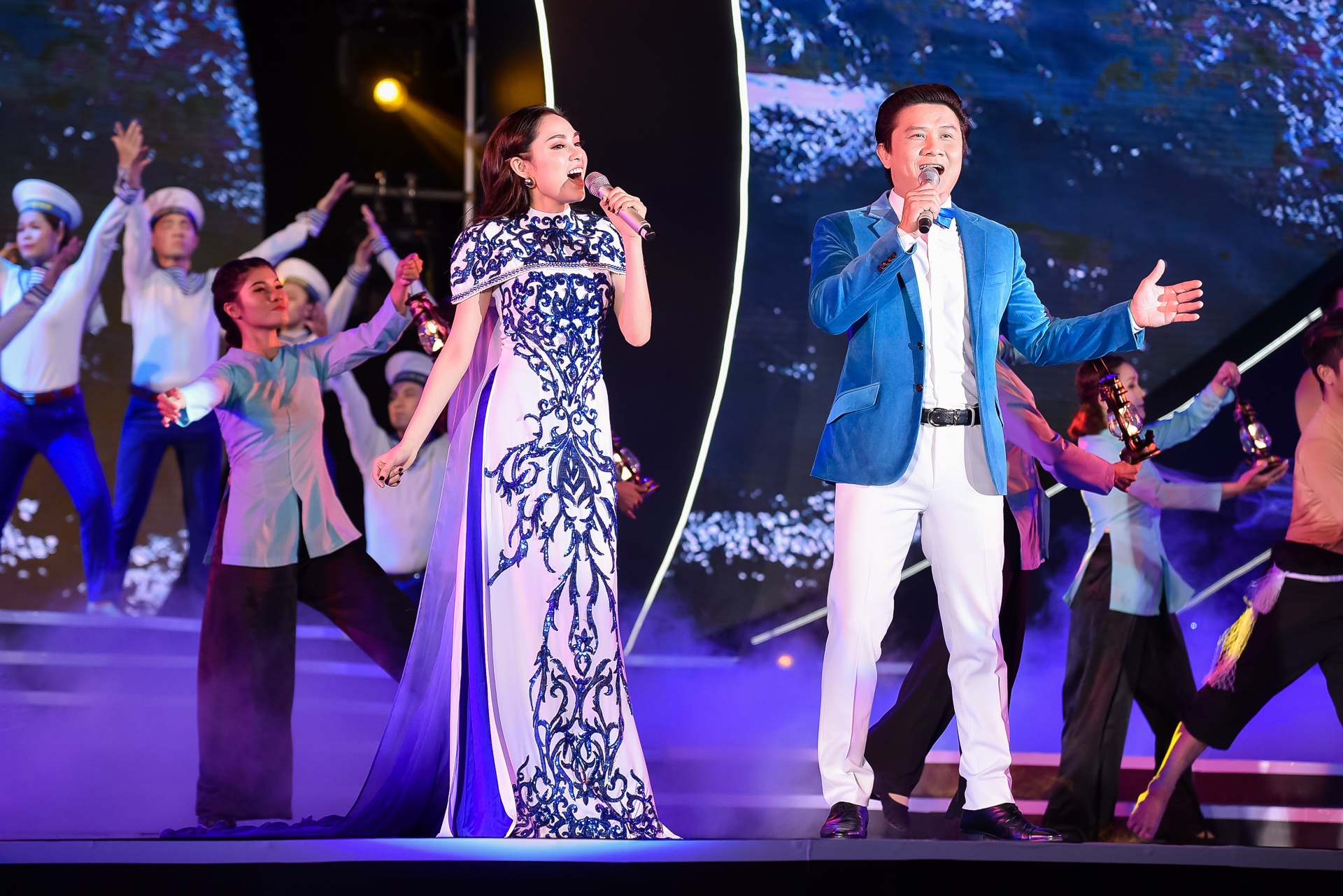 Ho ngoc ha hat chung ket hoa hau bien anh 13