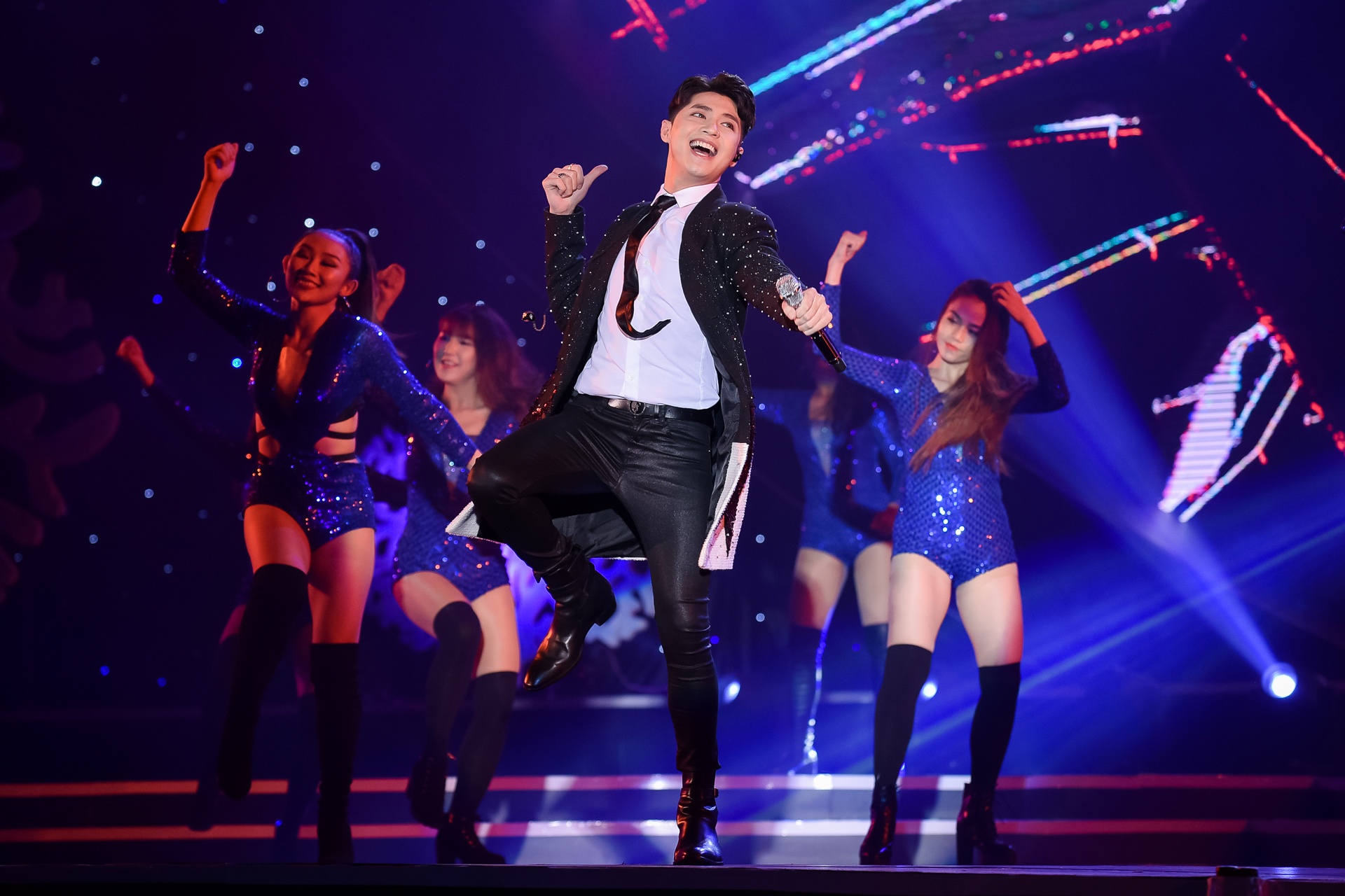 Ho ngoc ha hat chung ket hoa hau bien anh 6