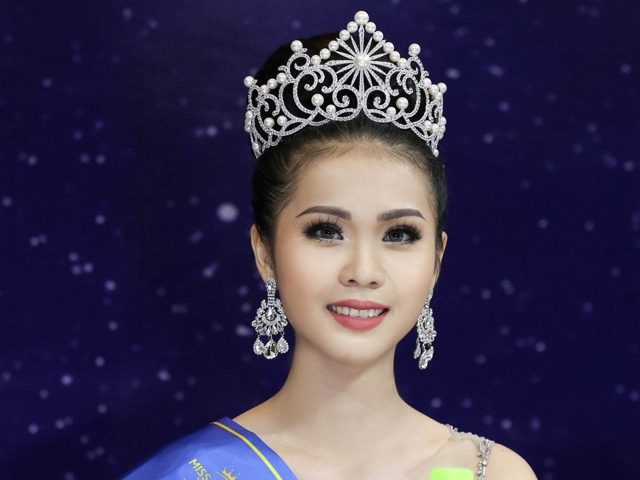 BTC Hoa hau Bien phan hoi ve man ung xu '12 huyen dao' cua tan hoa hau hinh anh