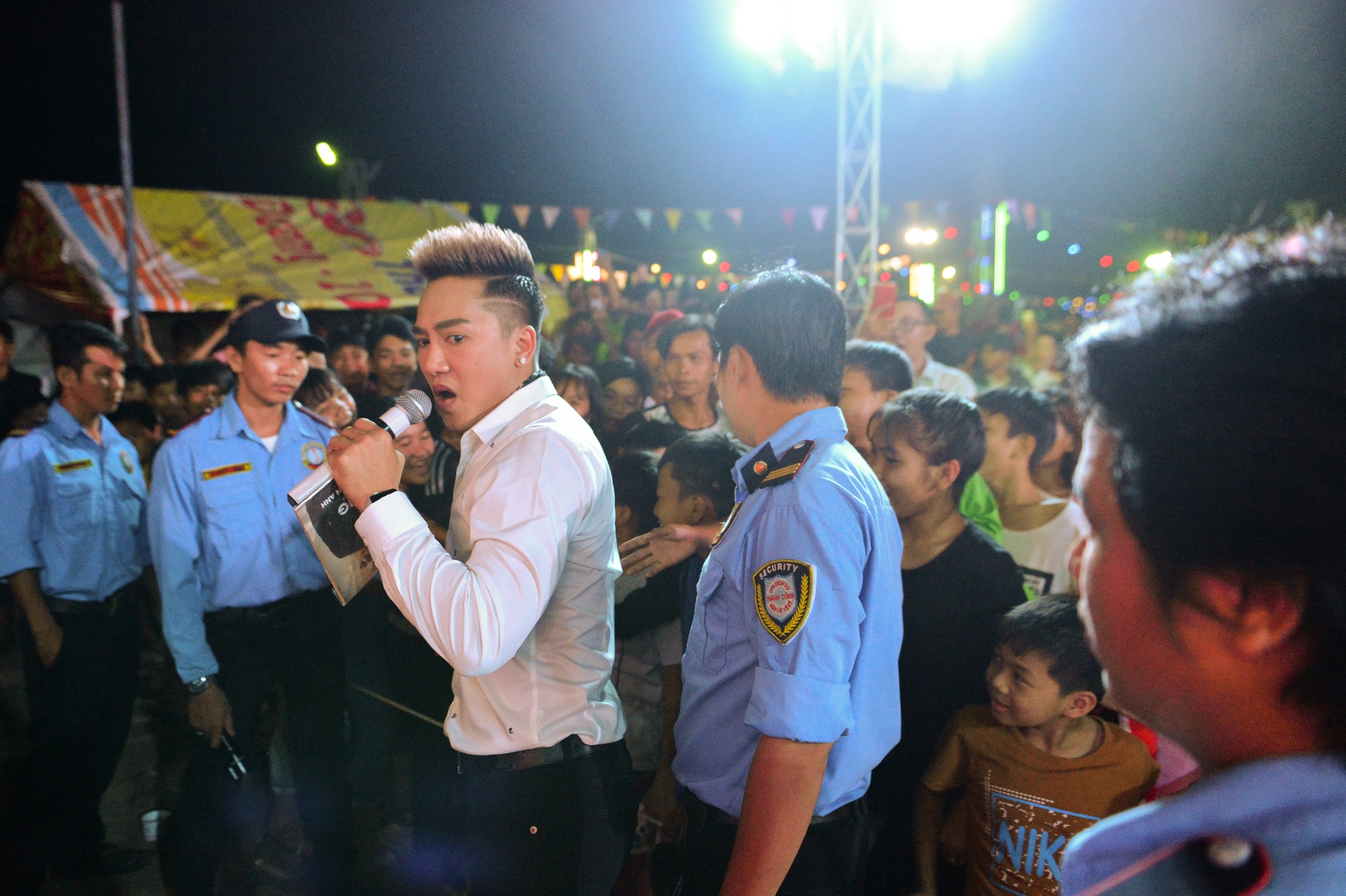 chau khai phong di hat hoi cho mien tay anh 22