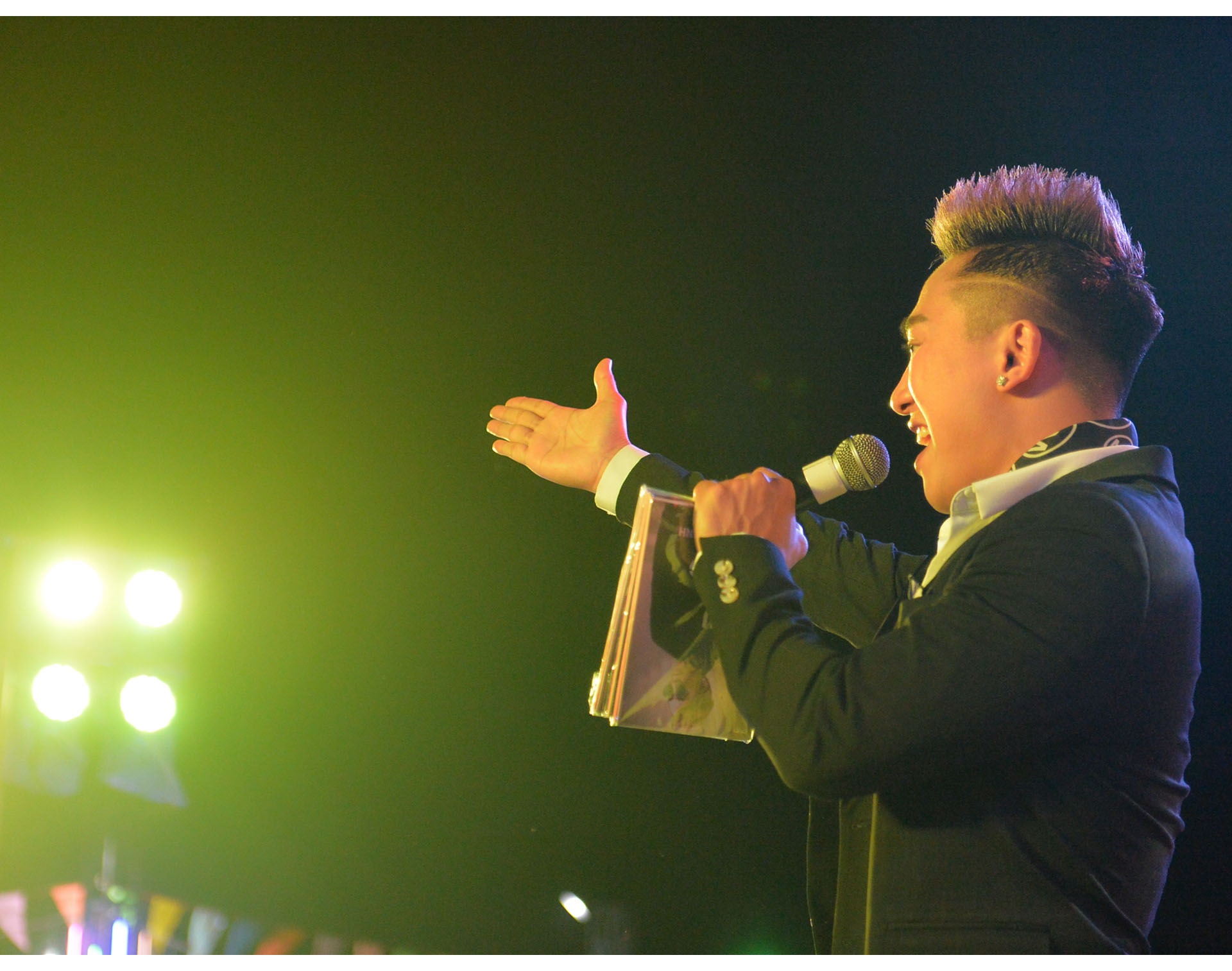 châu khải phong đi hát hội chợ miền tây ảnh 19 chau khai phong di hat hoi cho mien tay anh 19