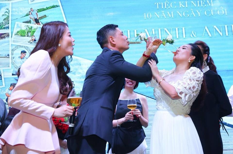 vo chong binh minh ky niem 10 nam ngay cuoi anh 8