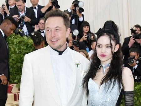 Ty phu Elon Musk cong khai ban gai moi kem 16 tuoi tai Met Gala hinh anh