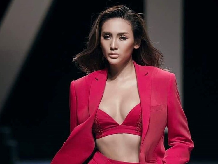 Nguoi mau Vo Hoang Yen lam huan luyen vien The Face 2018 hinh anh