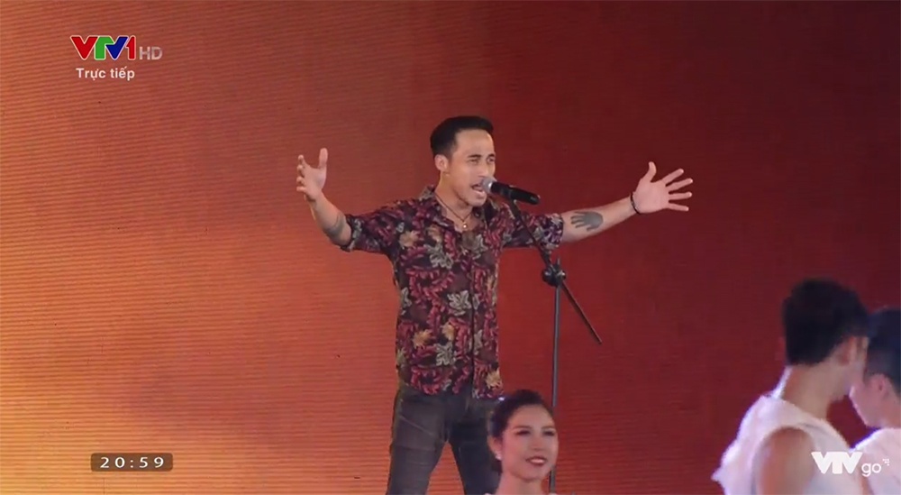 Pham Anh Khoa hat 'Toi nguoi Hai Phong' tren song truc tiep hinh anh