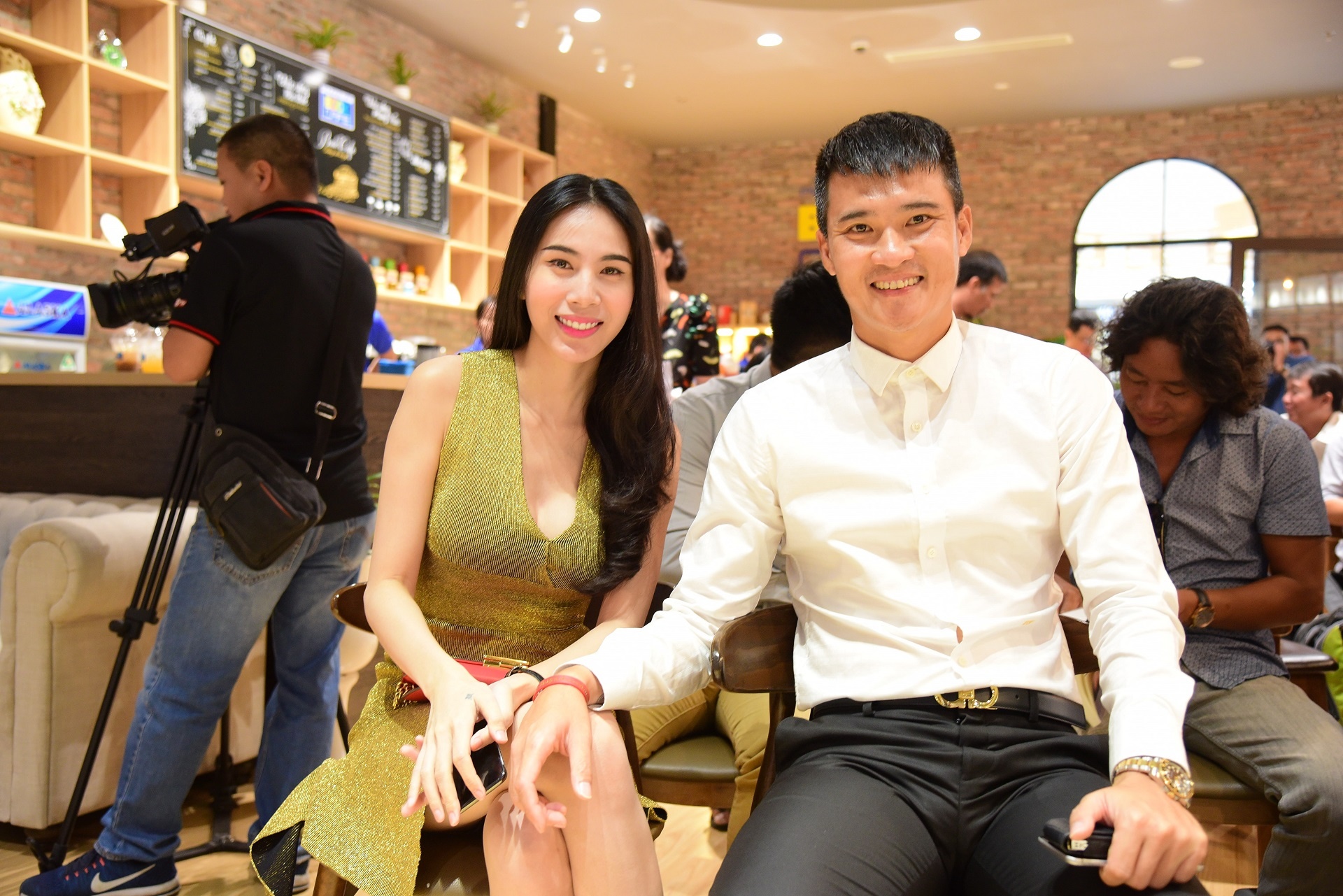 lê công vinh ra mắt tự truyện phút 89 ảnh 1 le cong vinh ra mat tu truyen phut 89 anh 1