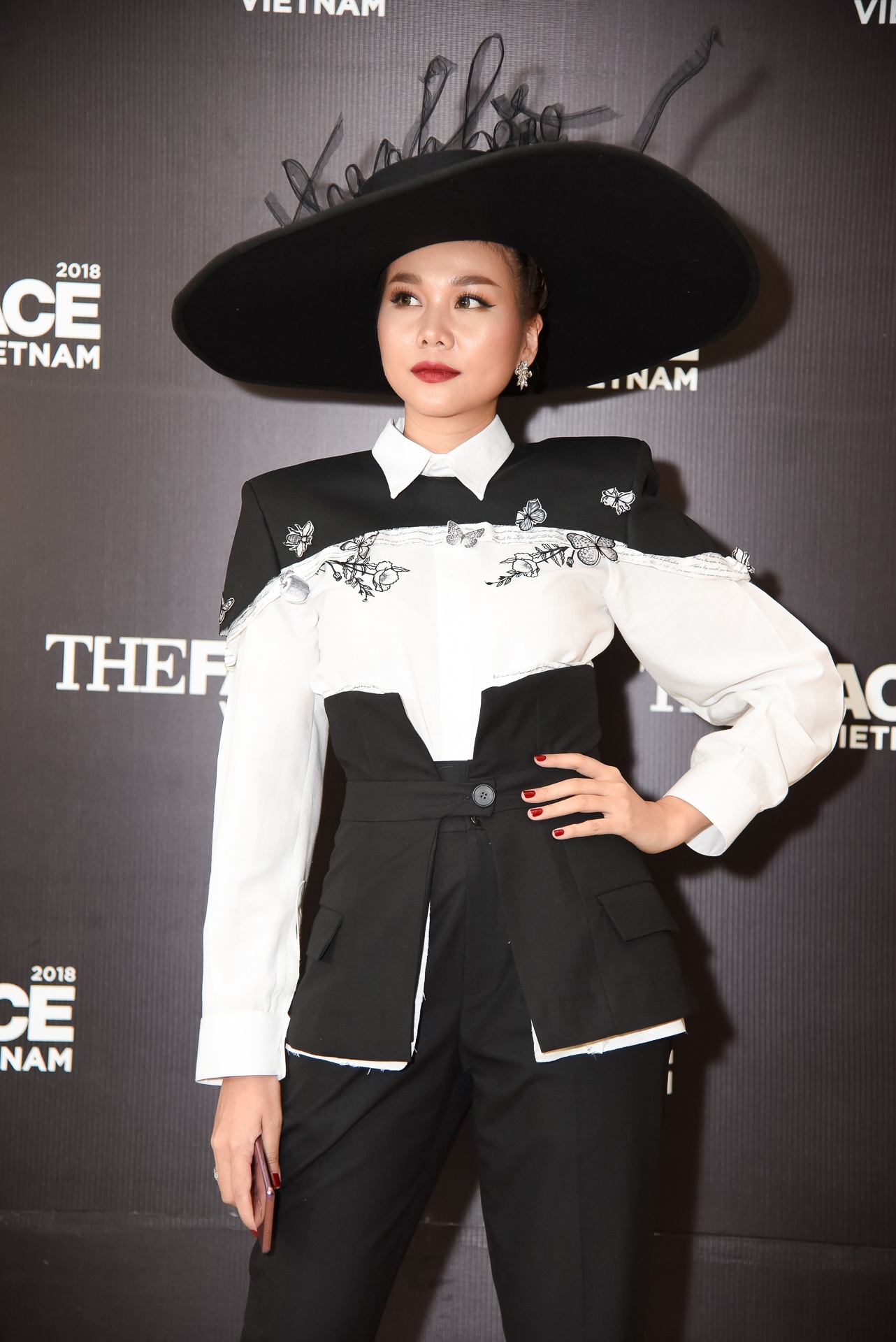 hình ảnh huấn luyện viên the face vietnam 2018 ảnh 9 hinh anh huan luyen vien the face vietnam 2018 anh 9