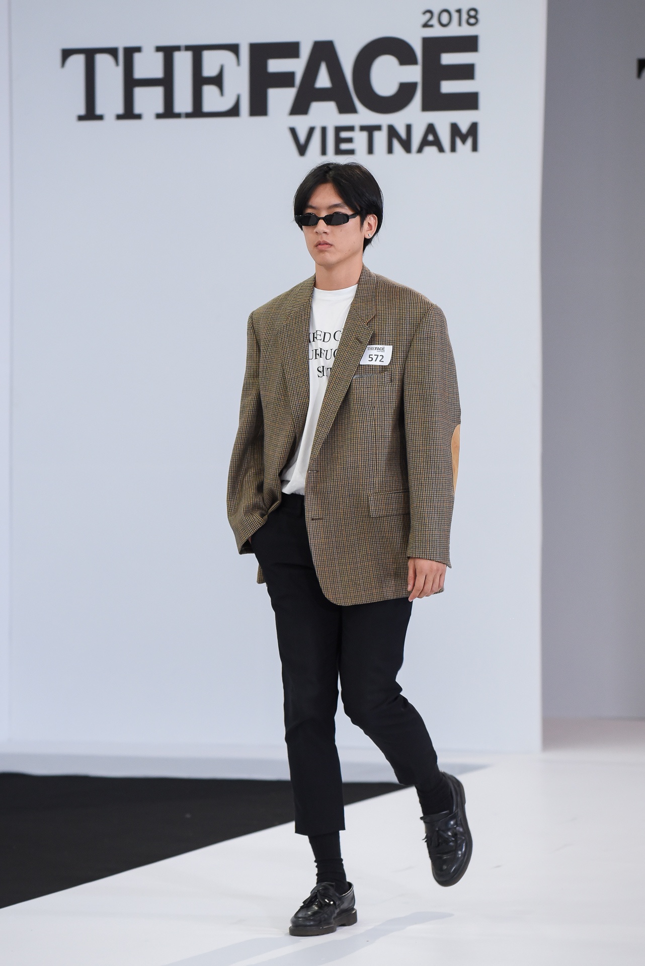 thi sinh catwalk o the face anh 10