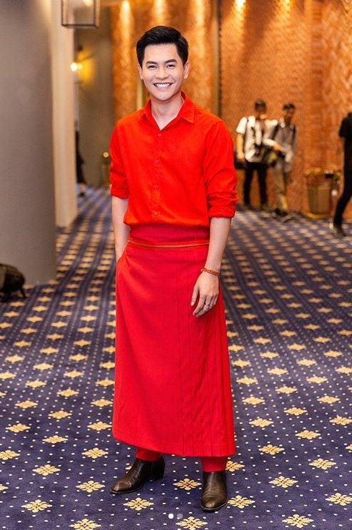 nam trung mặc váy tại the face ảnh 1 nam trung mac vay tai the face anh 1